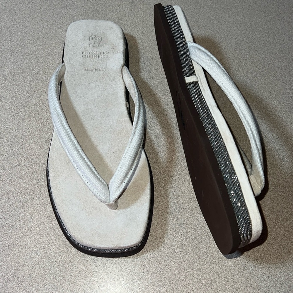 Brunello cucinelli monili suede flip flops